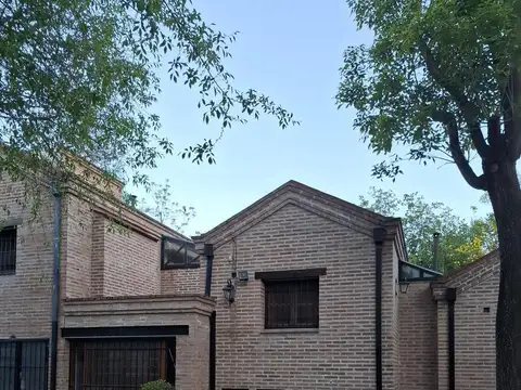 Casa en alquiler 5 dormitorios pileta lesser