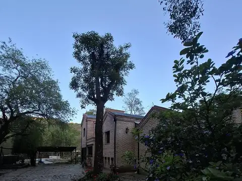 Casa 9 ambientes con 3 baños