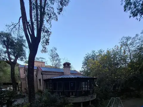 Casa en Alquiler con 2 cocheras