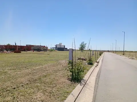 Lote en venta en Dakota, pegado a Docta con escritura