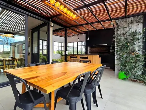 Casa 4 ambientes con 4 baños