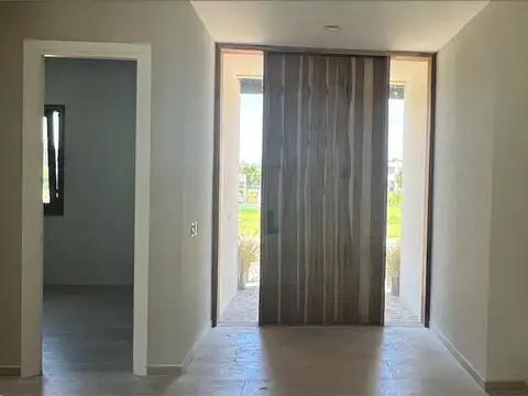 Casa 6 ambientes con 4 baños