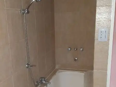 Departamento en Alquiler en Remedios de Escalada, $ 700.000