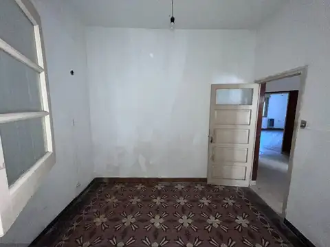 VENTA CASA A REFACCIONAR 2 DORMITORIOS PUEYRREDON