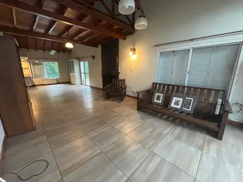 Casa 4 ambientes con 3 baños