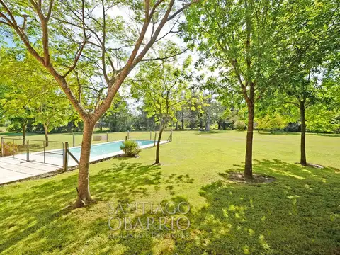 Casa en Venta de 310m2 en La Colina Villa de Campo de Lujan 100