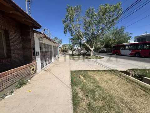 BANDERA DE LOS ANDES 9000, Piso 0