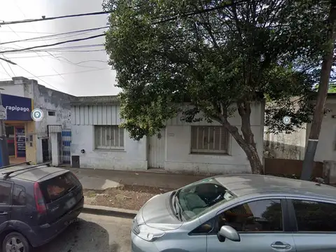 Casa en  zona comercial de Escobar