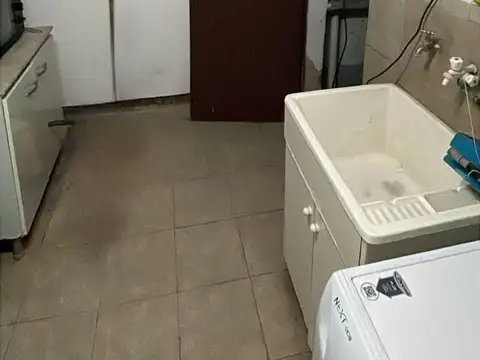 CASA,  2 DORMITORIOS EN  BARRIO ROCA.