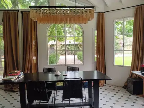 Casa en Alquiler con 1 cochera
