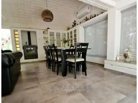 Casa en Venta con 2 cocheras