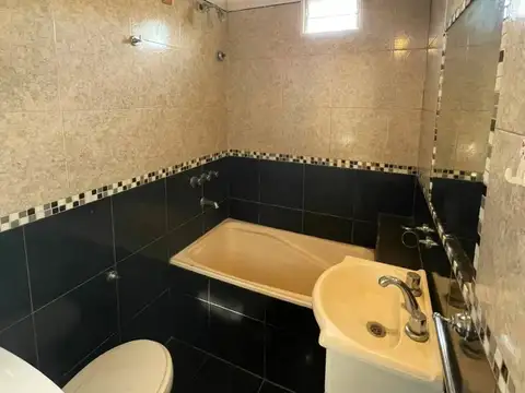 Casa 2 ambientes con 1 baño