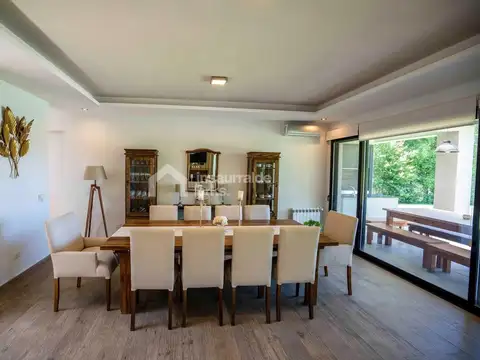 Casa en Venta con 2 cocheras