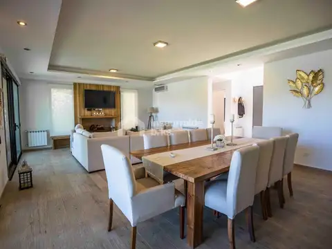 Casa 5 ambientes con 3 baños