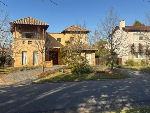 Casa en alquiler con muebles en Glorietas Nordelta