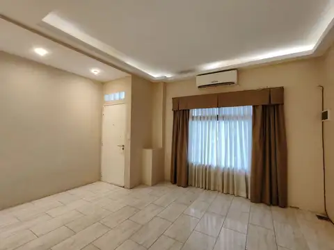 Casa en Alquiler con 1 cochera