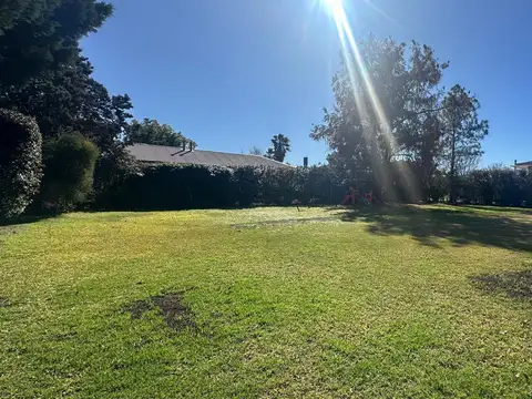 “Tu futuro hogar, en un entorno seguro y natural – Terreno parquizado en Kentucky”