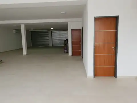 Local en Venta en Villa Luzuriaga, USD 299.900