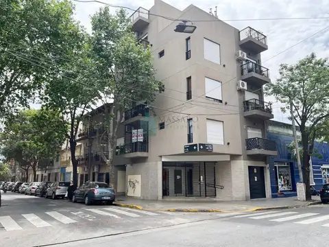 Departamento 2 ambientes en alquiler con balcón y patio, Villa Luro.