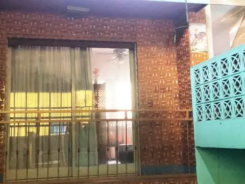 Casa 6 ambientes con 2 baños