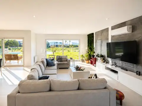Casa en Venta con 6 cocheras