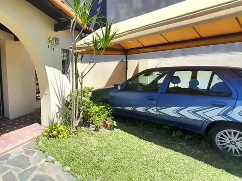 VENTA CASA 2 AMB CON PATIO Y COCHERA AVELLANEDA