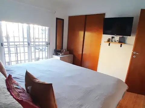 Casa 4 ambientes con Jardin y Cochera