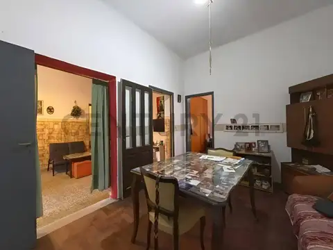 Venta de CASA LOTE PROPIO ideal dos familias o emprendimiento comercial.