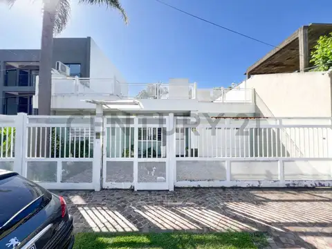 Venta de Casa 3 DORMITORIOS MORON COCHERA PILETA QUINCHO