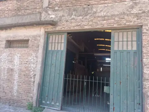 VENTA EN BLOCK INMUEBLE COMERCIAL EN ESQUINA, 2 LOCALES Y 2 GALPONES CON VIVIENDA AL FONDO EN BERAZATEGUI.
