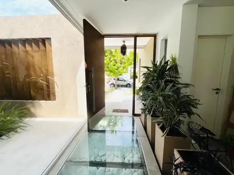 Casa en Venta con 4 cocheras