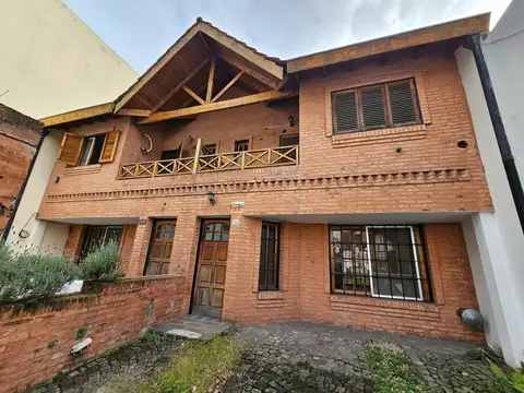 SAN MARTIN: DUPLEX AL FRENTE 4 AMB, PLAYRROM, TERRAZA, PATIO