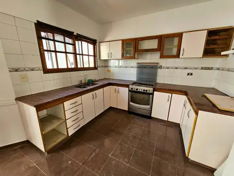 SAN MARTIN: DUPLEX AL FRENTE 4 AMB, PLAYRROM, TERRAZA, PATIO