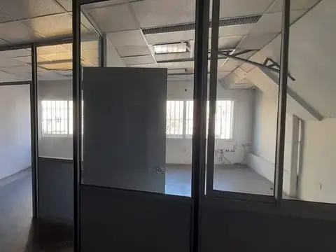 LOCAL CON ESTACIONEMIENTO VENTA BECCAR