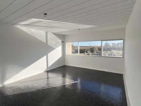 Oficina en Alquiler con 1 cochera