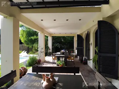 Casa en Alquiler Temporal con 2 cocheras