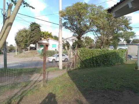 VENTA EN BLOCK, CHALET 3 AMB + 8 HABITACIONES CON BAÑO PRIVADO.