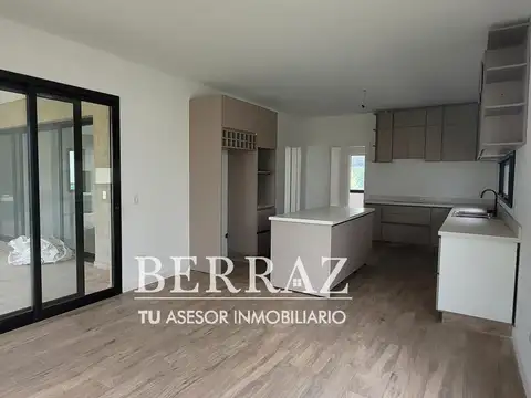 Casa 6 ambientes con 5 baños