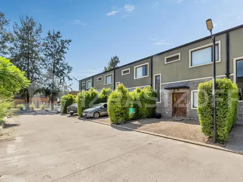 Duplex de tres dormitorios y jardín en Cañada Village I