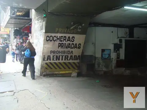 Cochera cubierta en venta - 21mts2 - Once