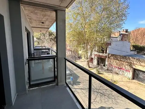 Departamento en Alquiler en República De La Sexta, $ 350.000