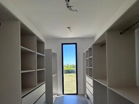 Casa en Venta en Cantón Golf a la laguna