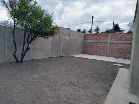 Casa 4 ambientes con 1 baño