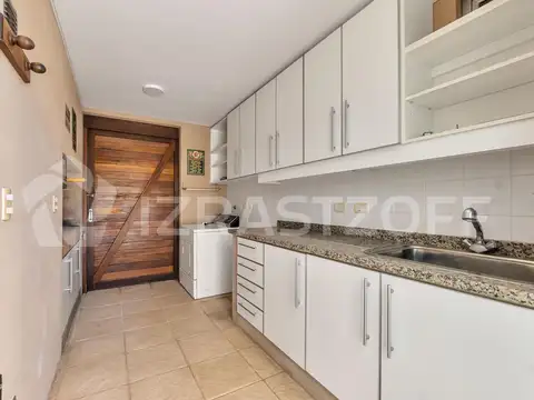Casa en Venta con 6 cocheras