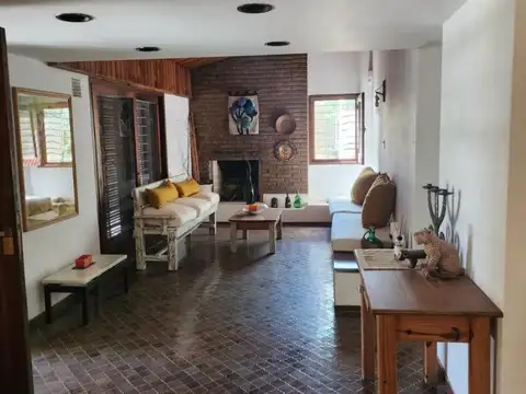 VENTA  CASA EN ROLDAN DOS DORMITORIOS PARQUE
