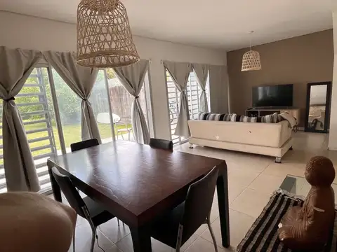 Casa 5 ambientes con 2 baños