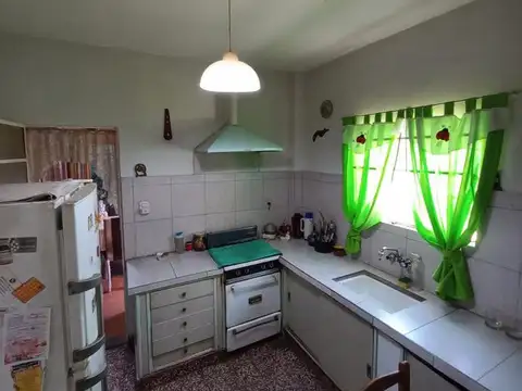 OPORTUNIDAD! CASA 4 AMBIENTES CON GALPÓN - Hurlingam