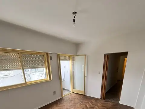 Bello monoambiente muy cómodo y  luminoso  con vista abierta.