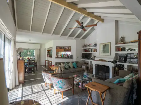 Espectacular Casa Quinta con pileta sobre terreno de 1978 m2 en Maschwitz, Escobar.