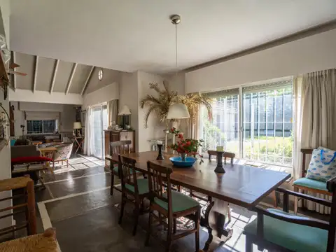 Casa en Venta con 4 cocheras